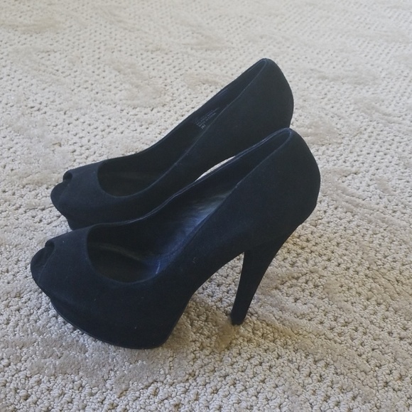 Heels - Picture 2 of 4